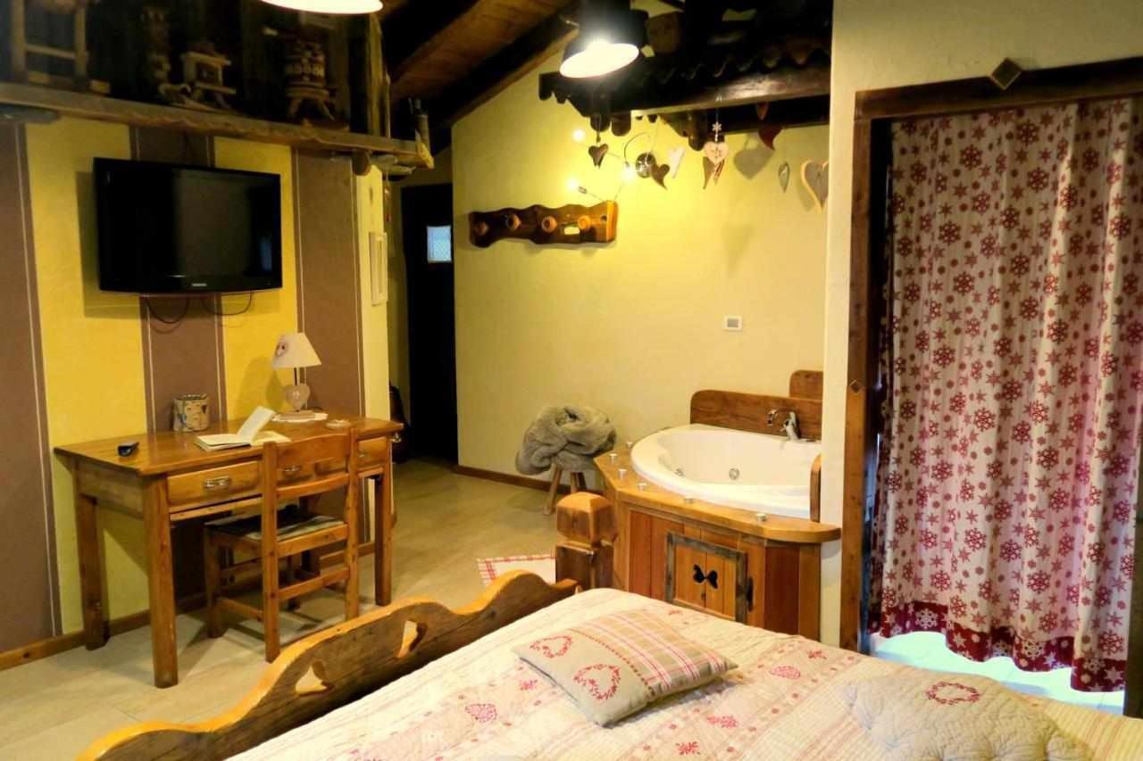 Romantica Suite Con Vasca Idromassaggio Aosta Bagian luar foto