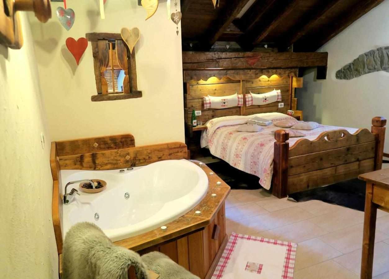 Romantica Suite Con Vasca Idromassaggio Aosta Bagian luar foto